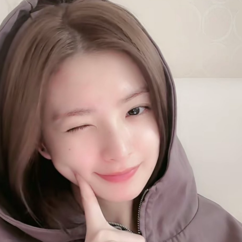 Behind-the-scenes cut of Yiren (EVERGLOW)