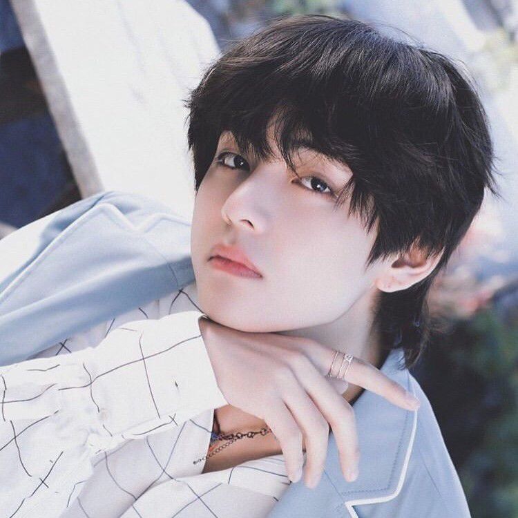 Foto terbaru V (BTS)