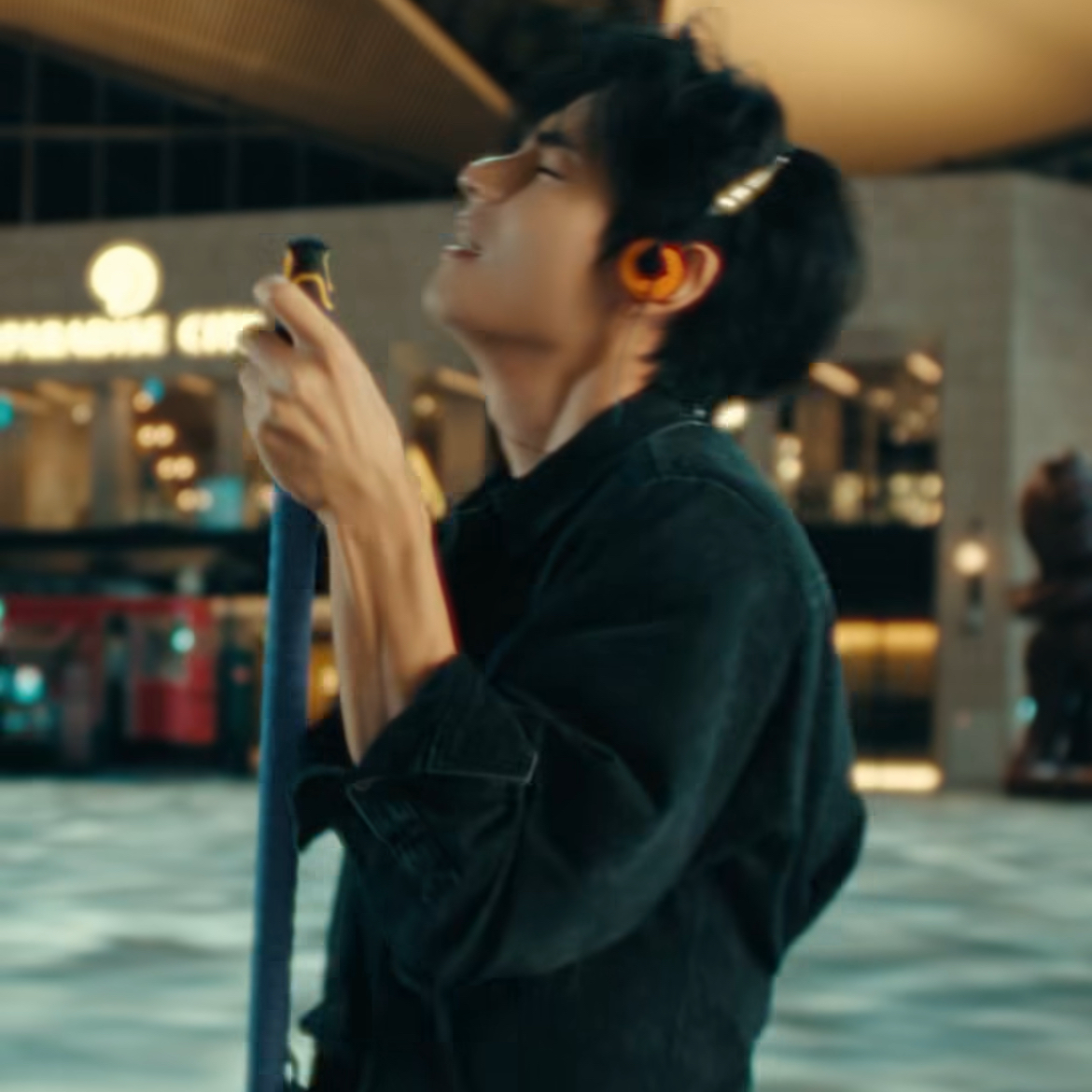 Behind-the-scenes cut of V (BTS)