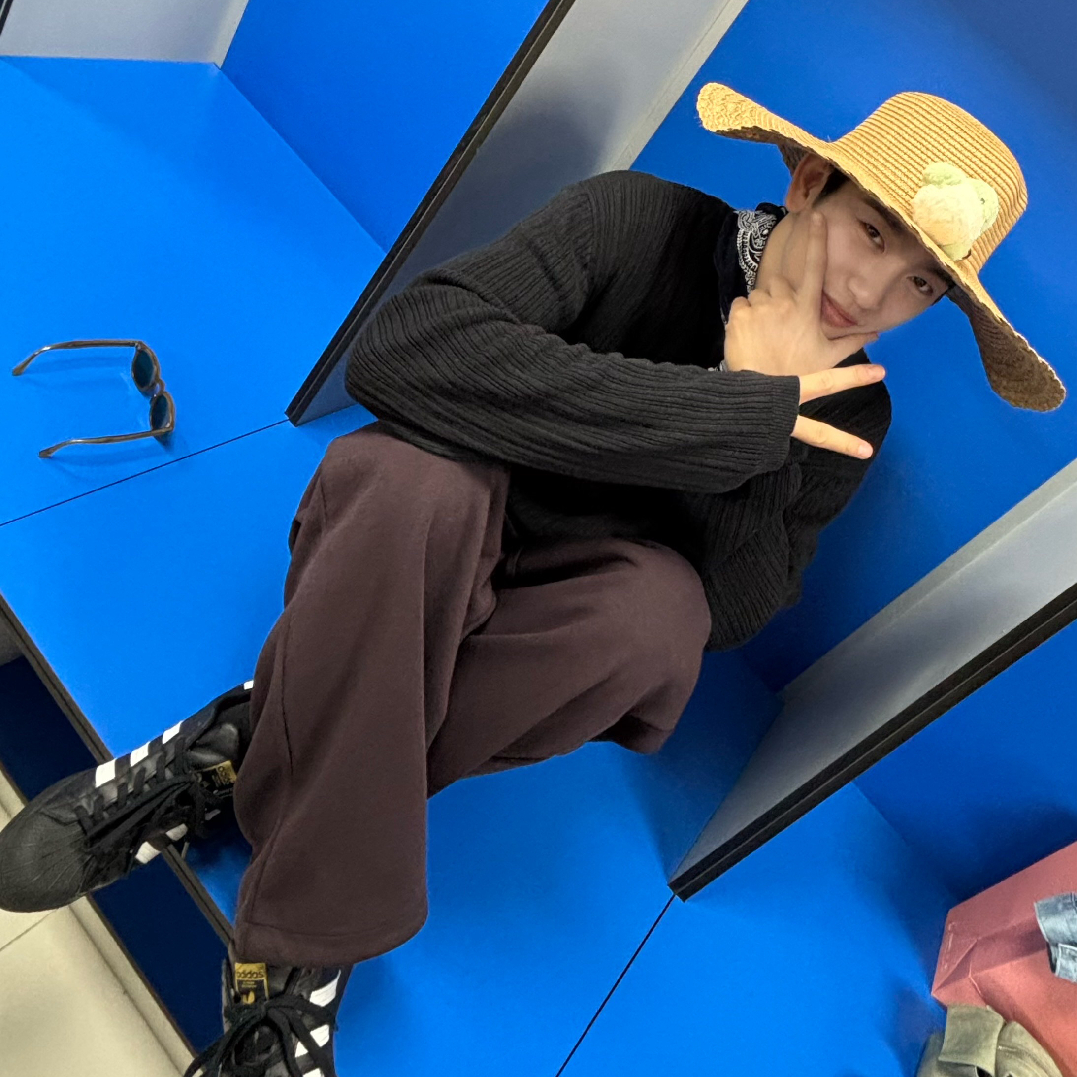 Behind-the-scenes cut of Jinyoung (GOT7)