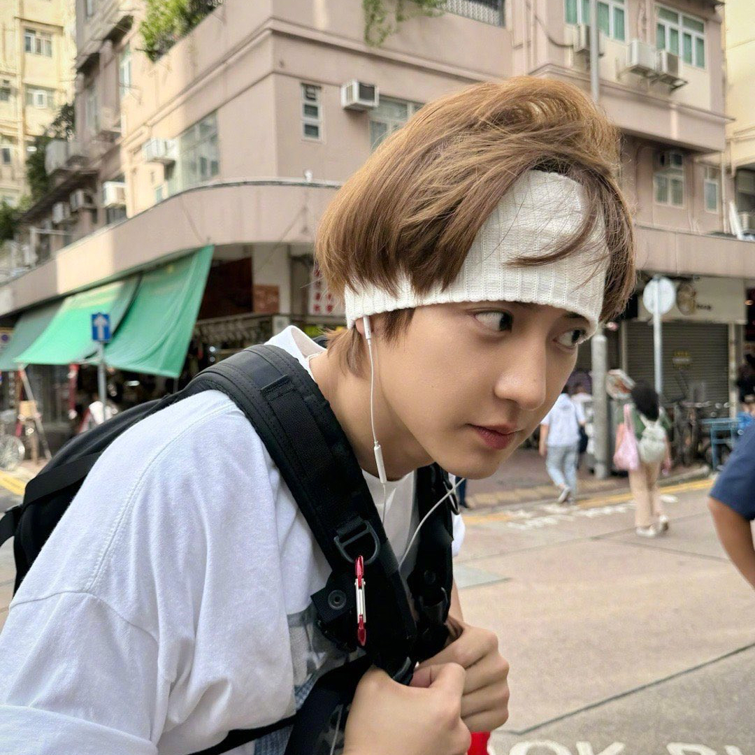 燦烈 (EXO)粉絲拍下的瞬間