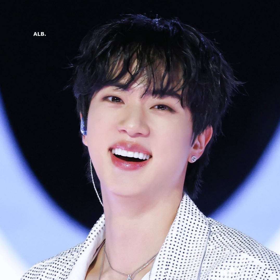 진 (방탄소년단) 최근 활동샷