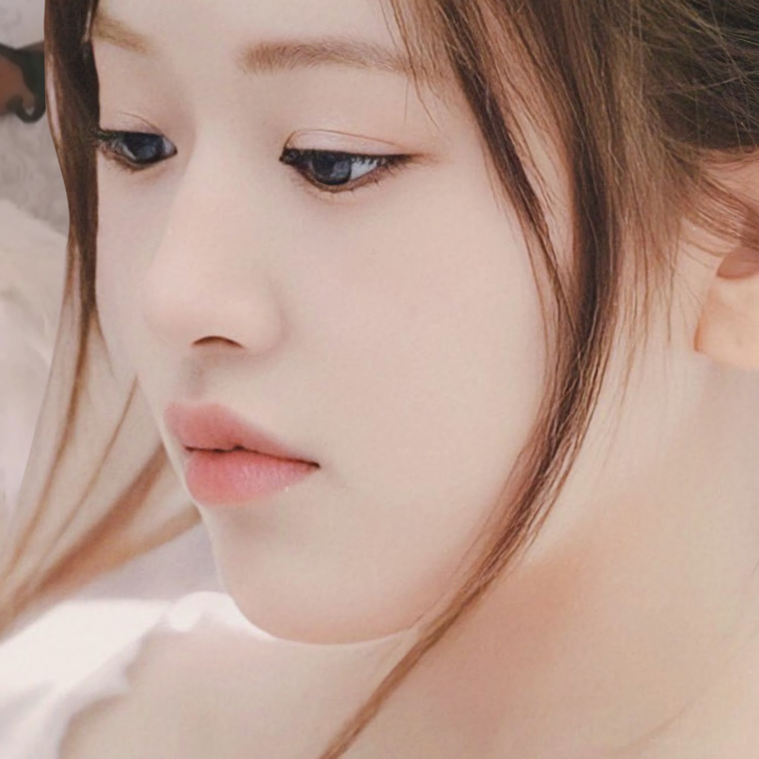 Recent activity shot of An Yujin (IVE)