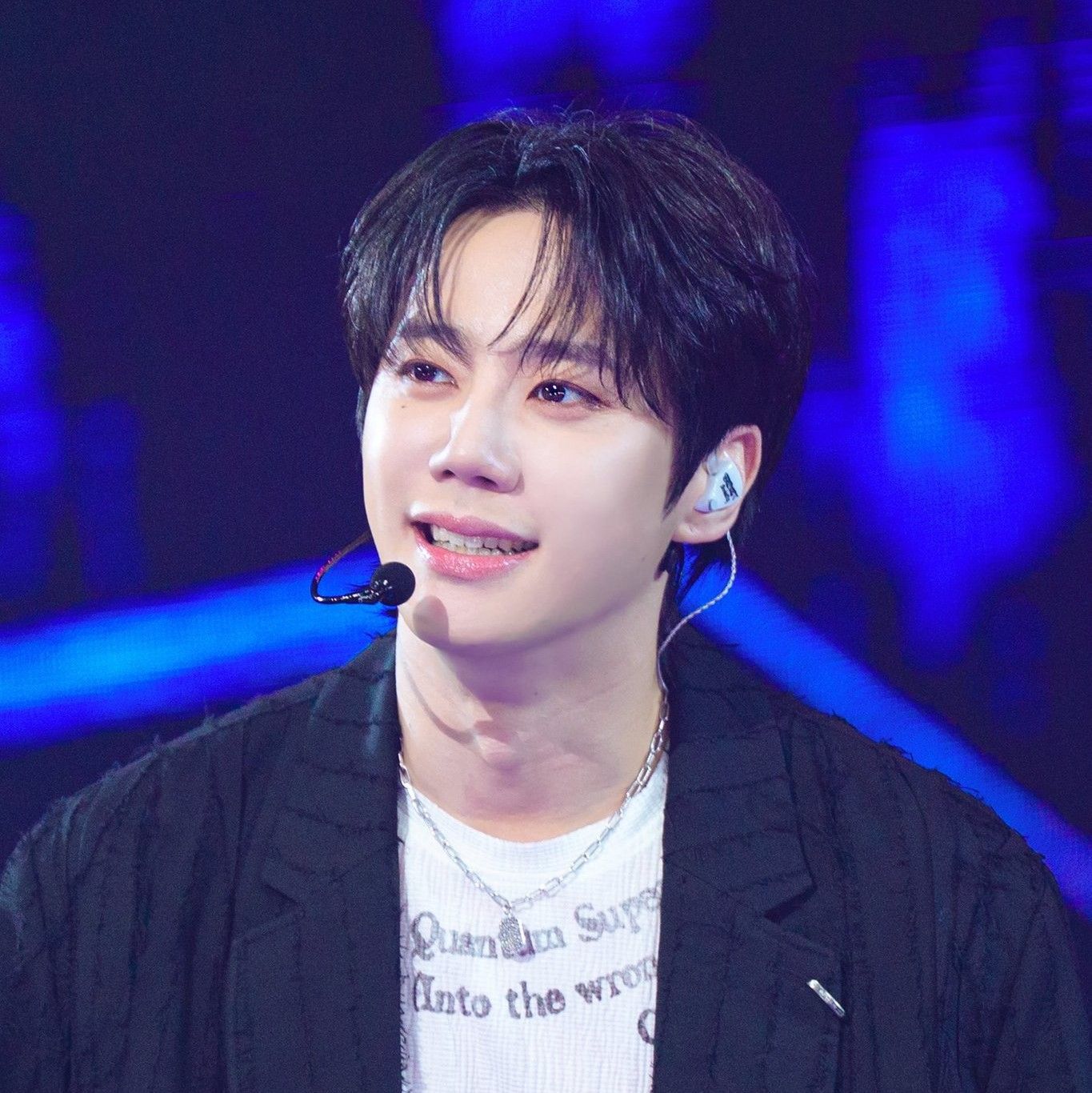 Behind-the-scenes cut of Lee Junyoung