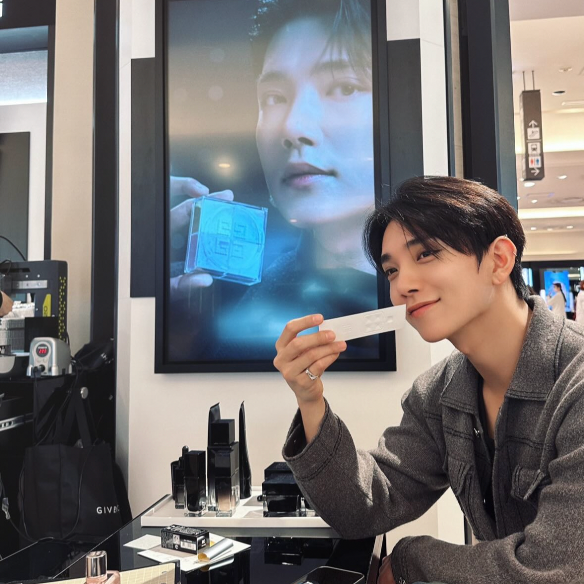 Behind-the-scenes cut of Joshua (SEVENTEEN)