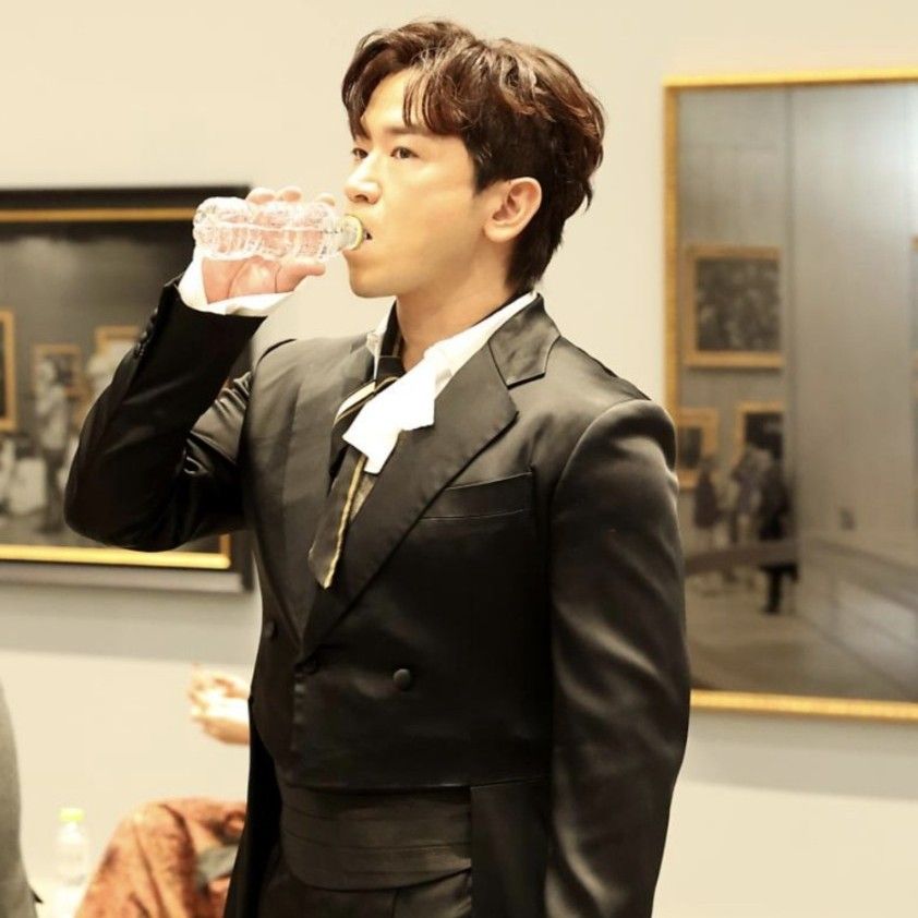 A moment captured by Lee Minwoo (SHINHWA)'s fan