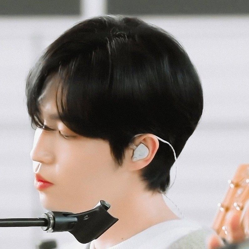 Behind-the-scenes cut of Kim Jaehwan