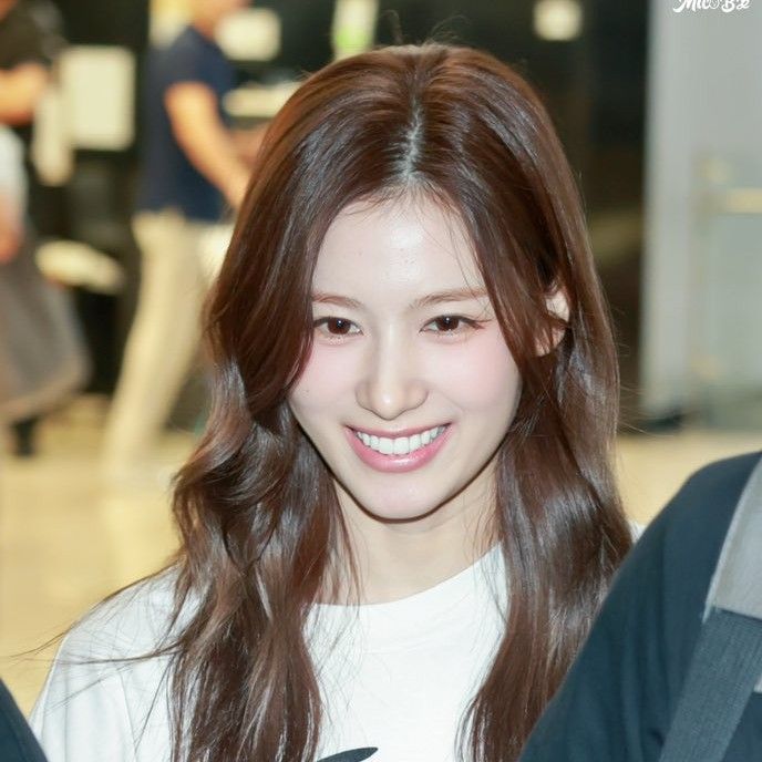 Latest photo of Sana (TWICE)