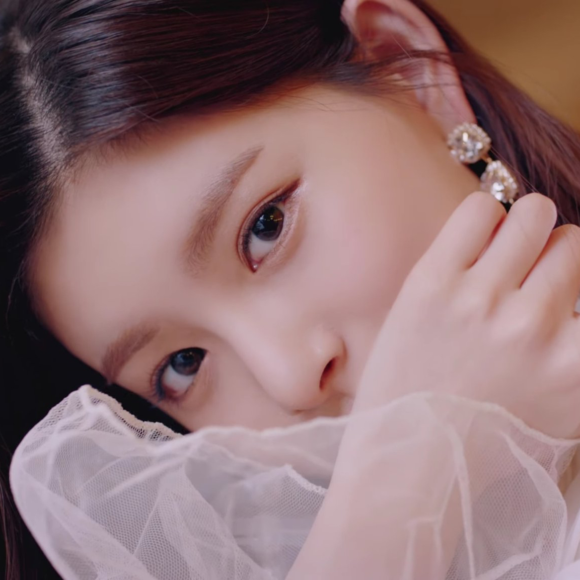 Behind-the-scenes cut of Yiren (EVERGLOW)