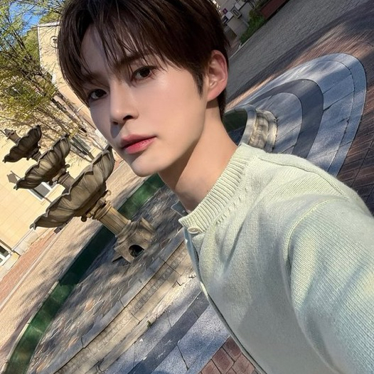 A moment captured by Sung Hanbin (ZEROBASEONE)'s fan