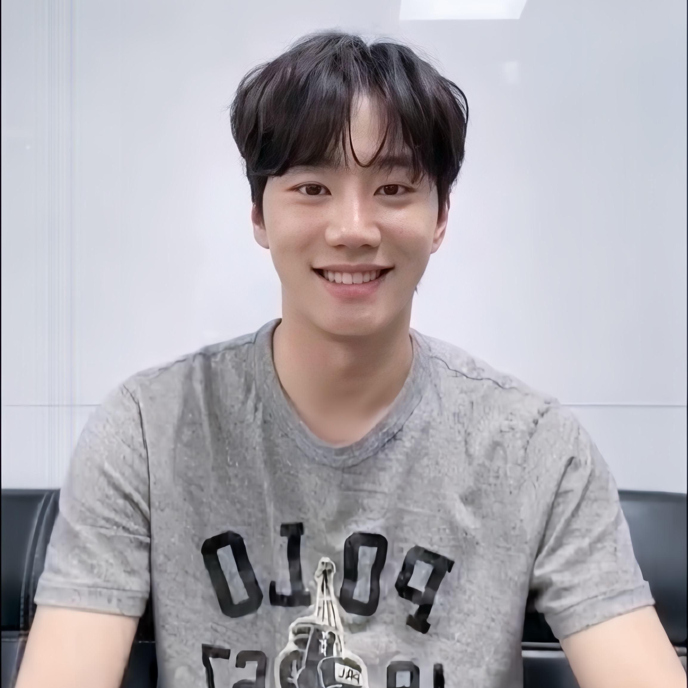 Behind-the-scenes cut of Lee Junyoung