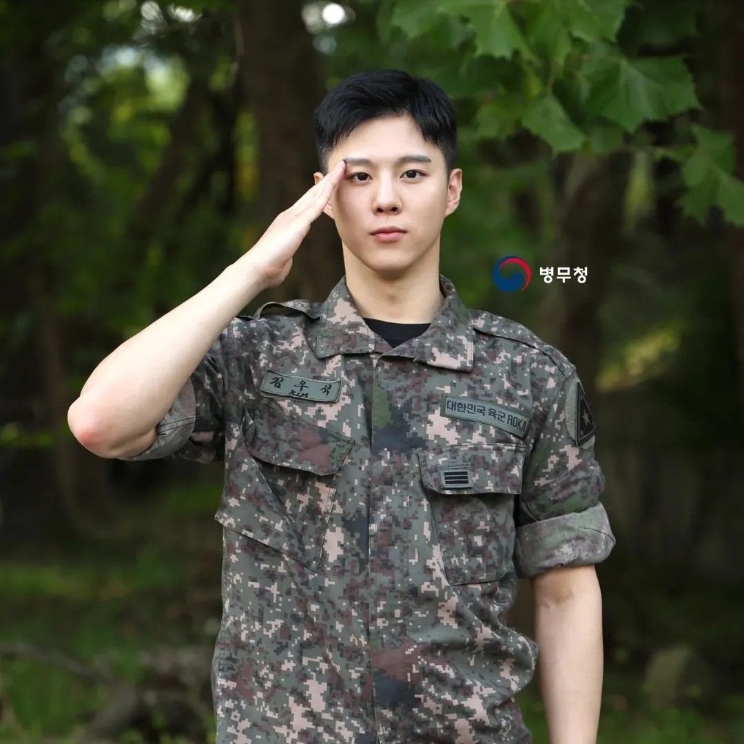 A moment captured by Kim Wooseok's fan