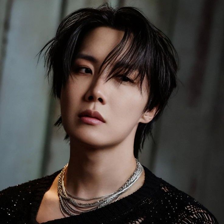 제이홉 (방탄소년단)의 최신 사진