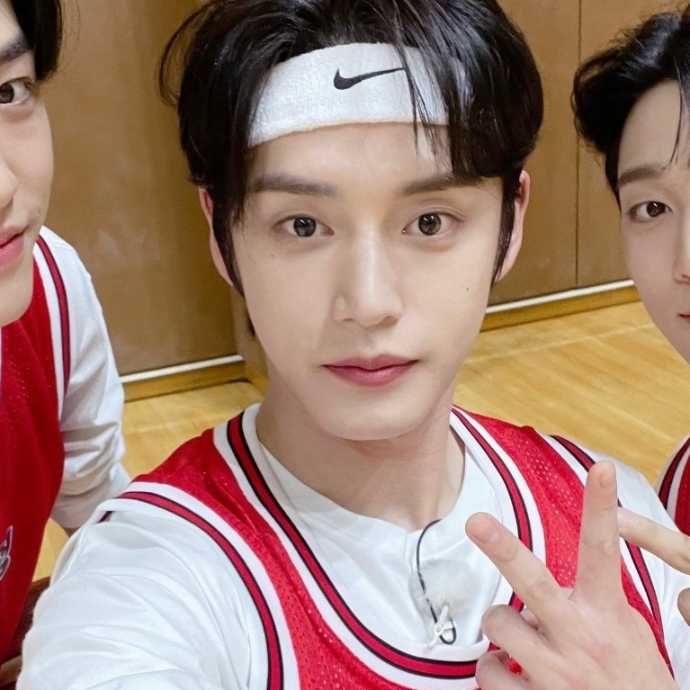 Recent activity shot of Kim Jiwoong (ZEROBASEONE)