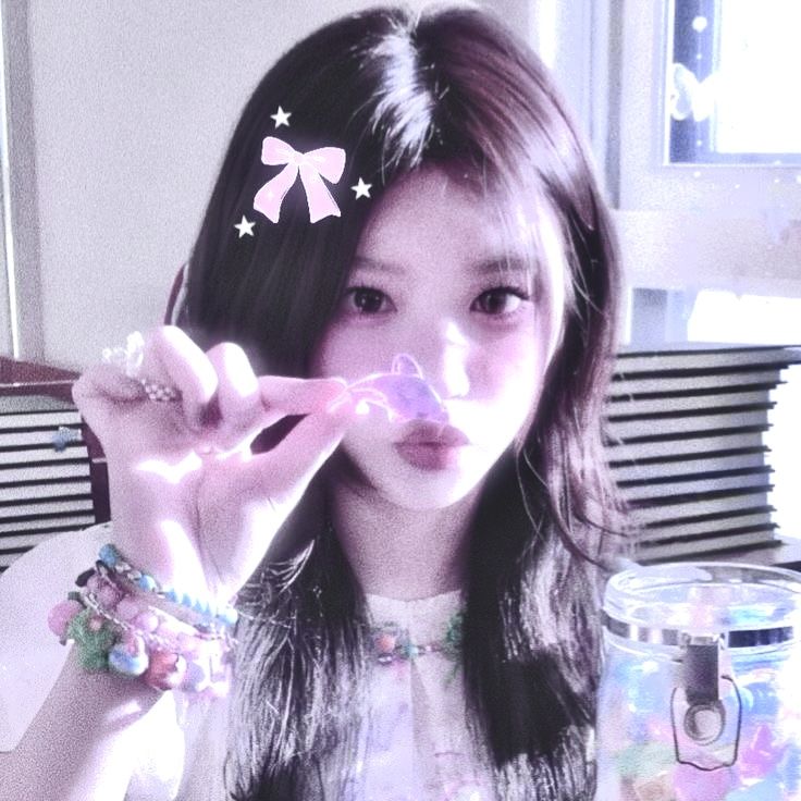 イソ (IVE)の最近の活動写真