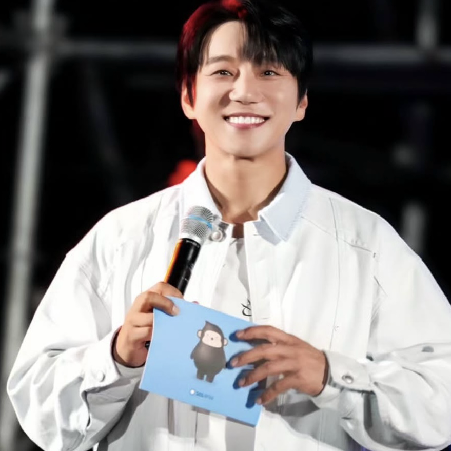 Latest photo of Hwang Chiyeol