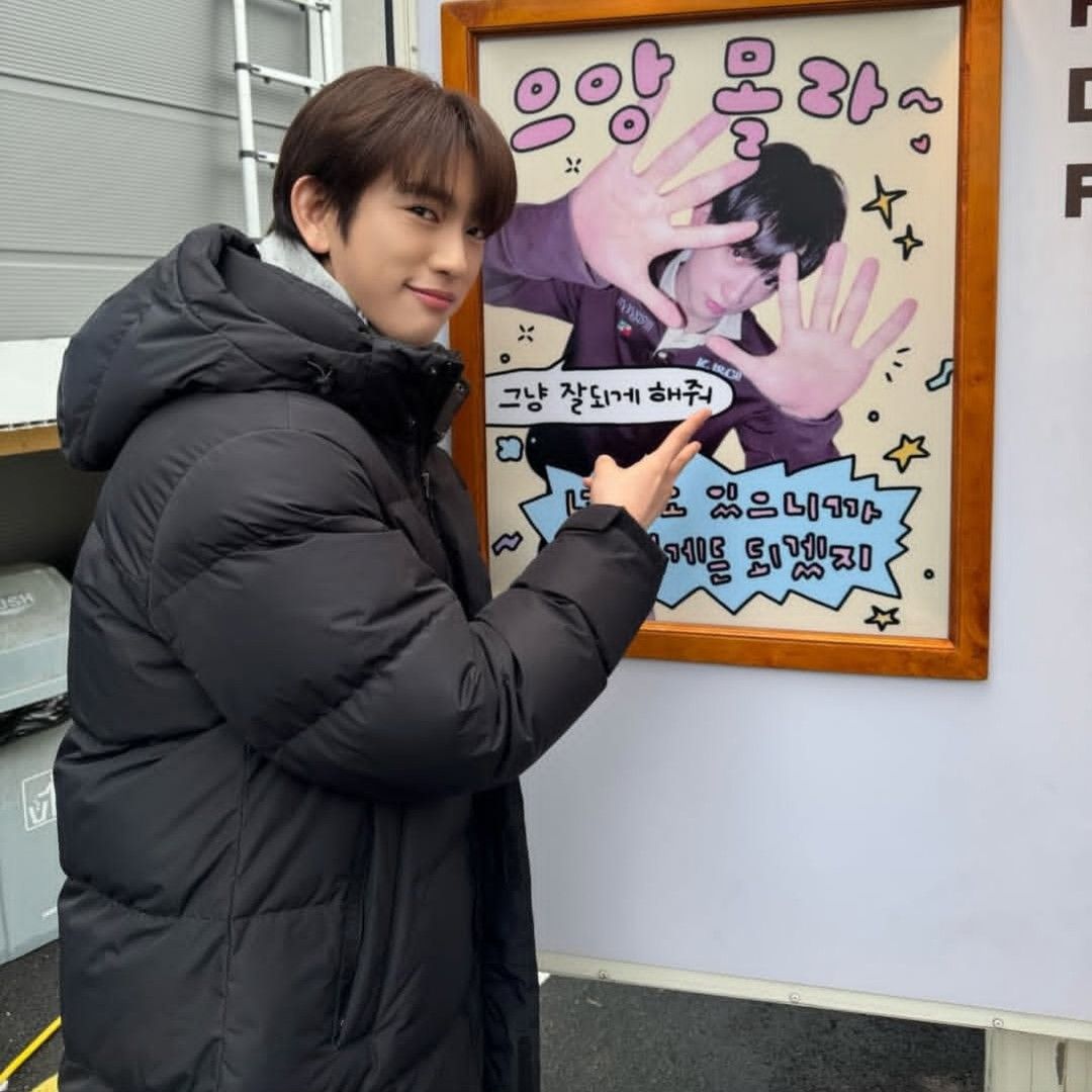 珍荣 (GOT7)的最新照片