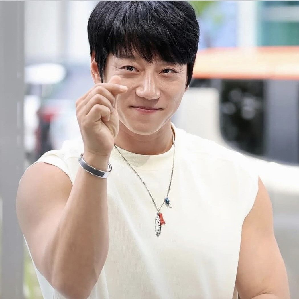Recent activity shot of Hwang Chiyeol