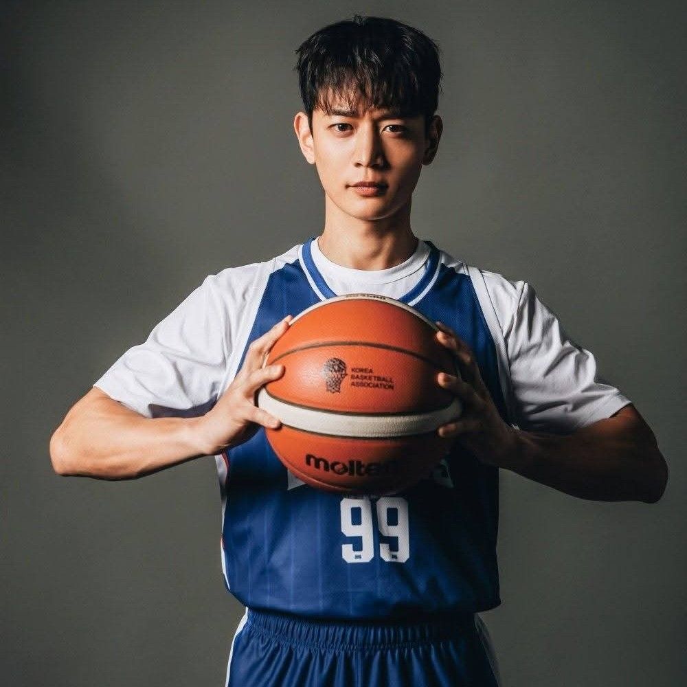 Recent activity shot of Minho (SHINee)