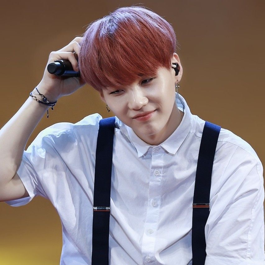 SUGA (防弹少年团)的最新照片
