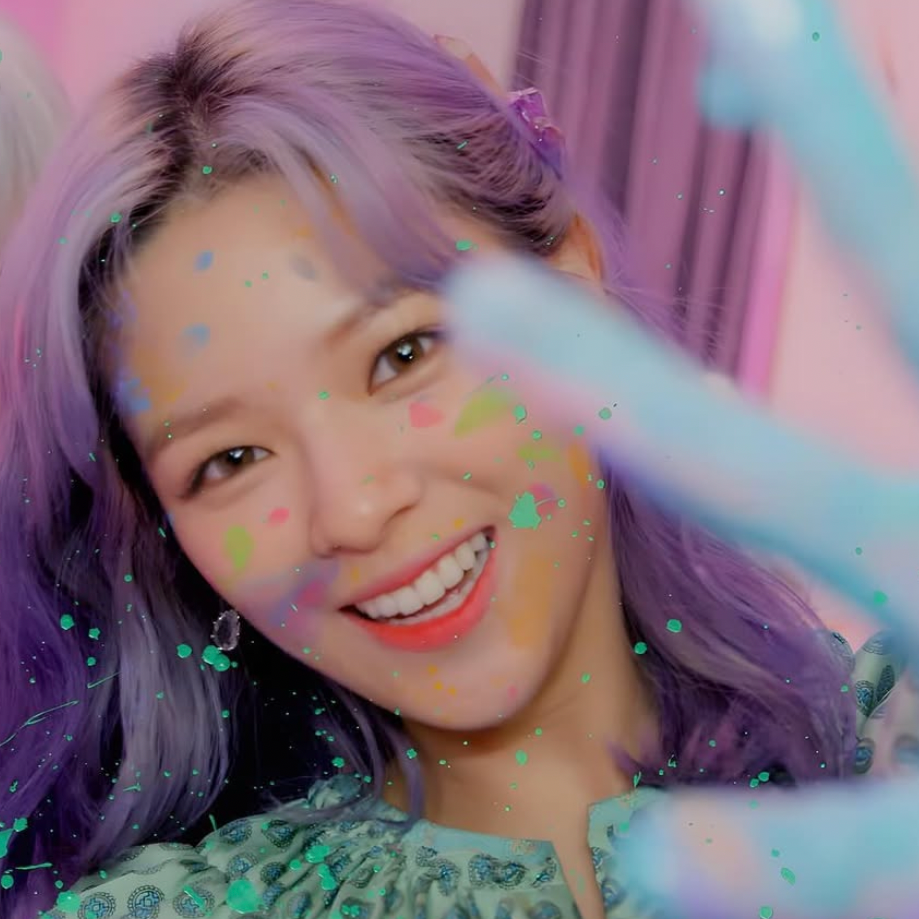 Behind-the-scenes cut of Jeongyeon (TWICE)