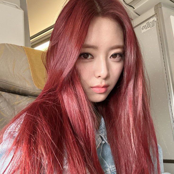 Latest photo of Yuna (ITZY)