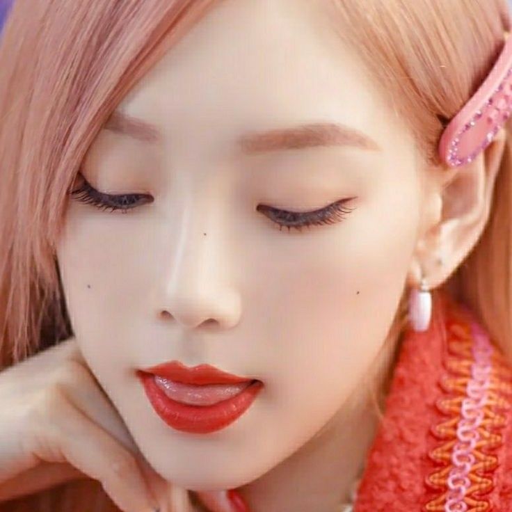 Latest photo of Taeyeon (Girls' Generation)