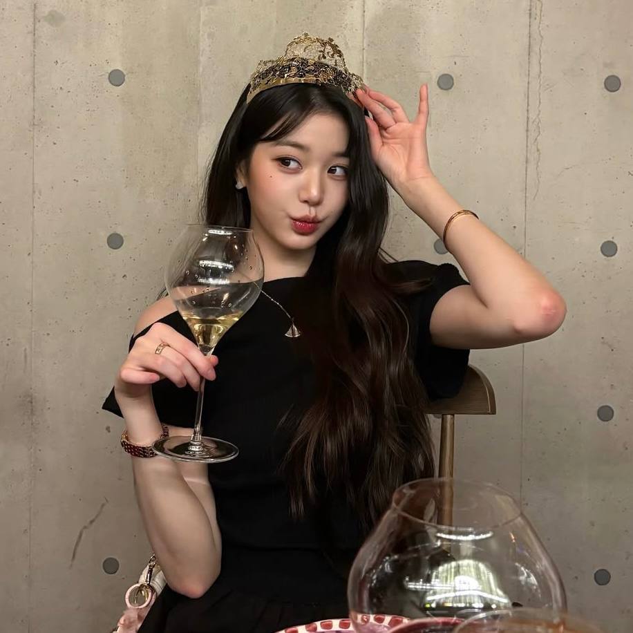 Latest photo of Jang Wonyoung (IVE)