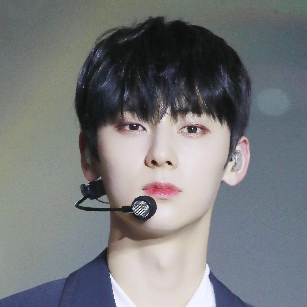 A moment captured by Hwang Minhyun's fan