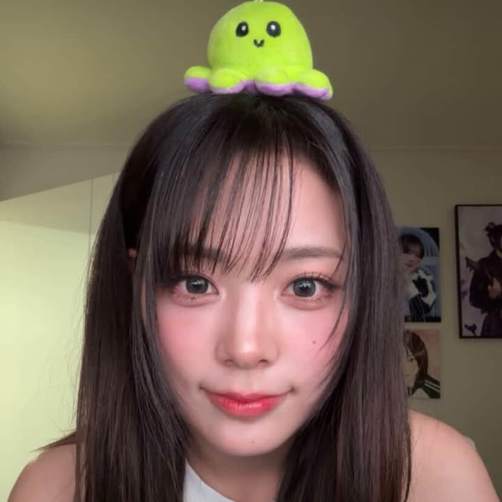 A moment captured by Siyeon (QWER)'s fan