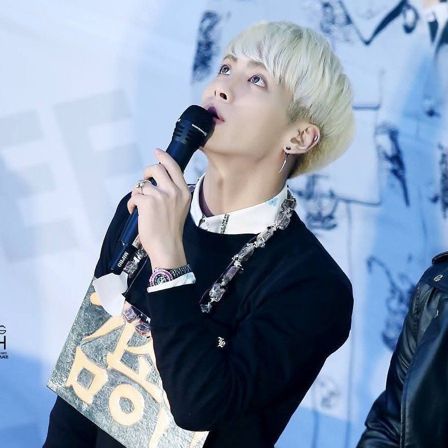 Behind-the-scenes cut of Jonghyun (SHINee)