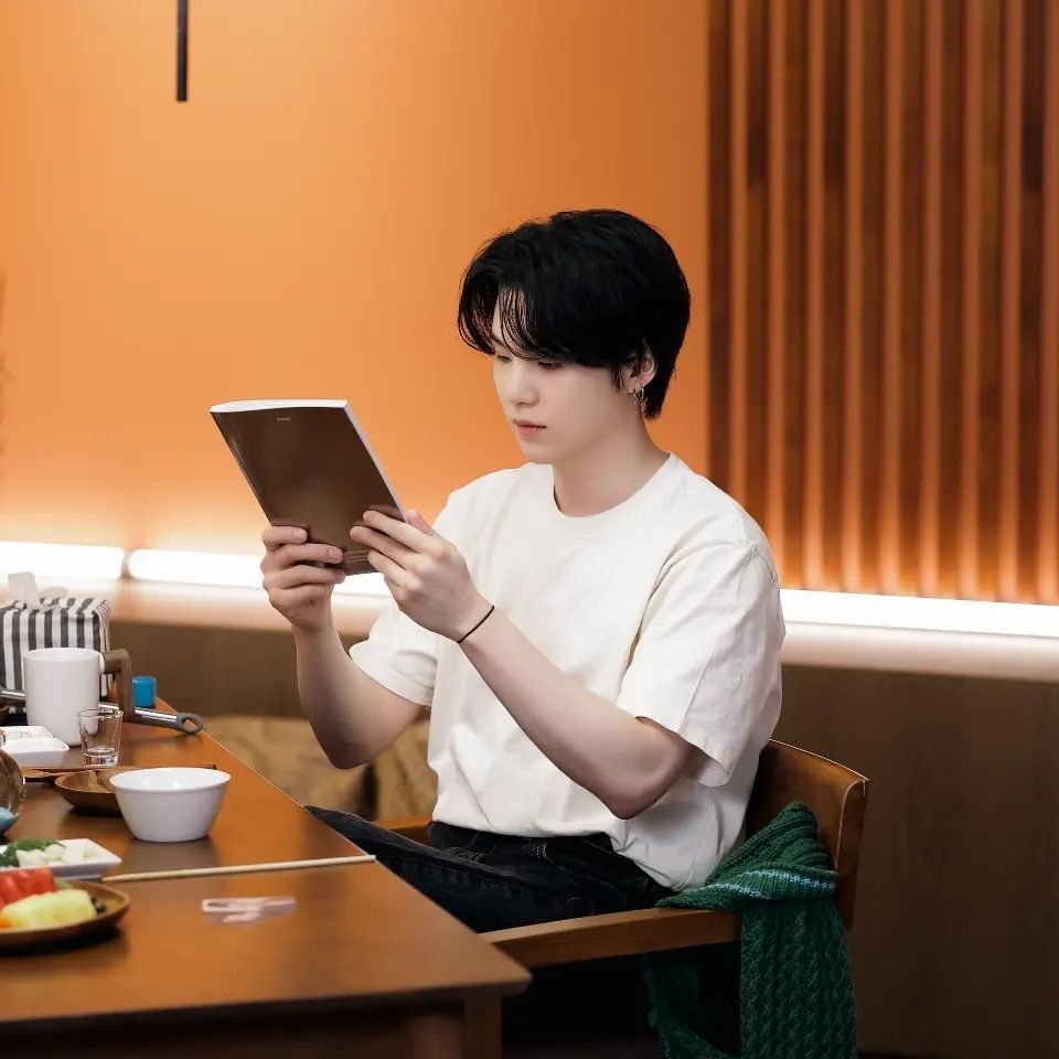 Potret di balik layar SUGA (BTS)