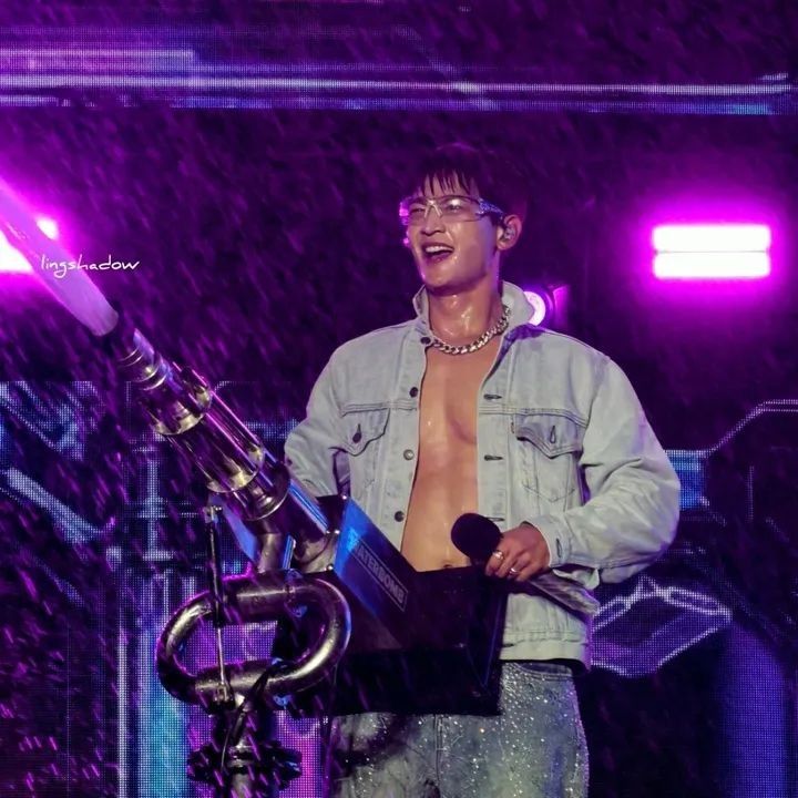 Behind-the-scenes cut of Minho (SHINee)