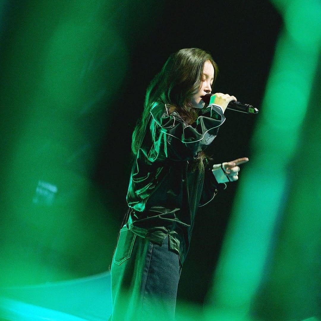 Behind-the-scenes cut of Lee Hi