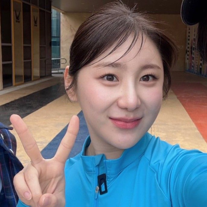 Behind-the-scenes cut of Lee Chaeyeon