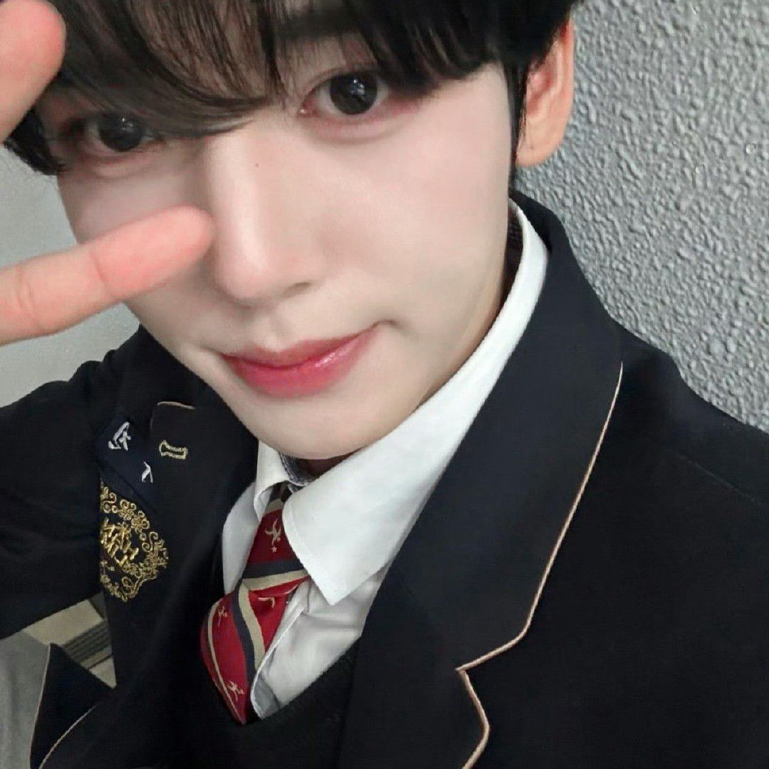 Latest photo of Han Yujin (ZEROBASEONE)