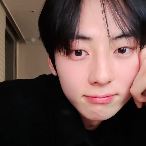 Behind-the-scenes cut of Hwang Minhyun