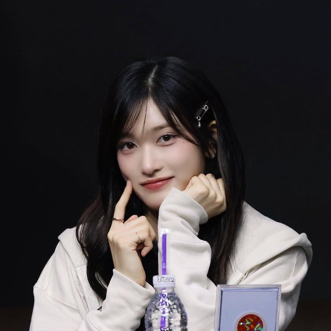 Latest photo of Leeseo (IVE)
