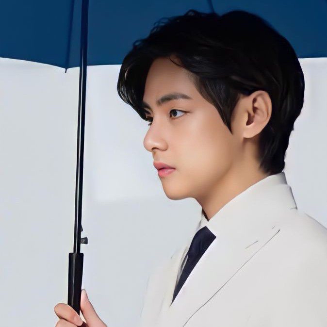 Behind-the-scenes cut of V (BTS)
