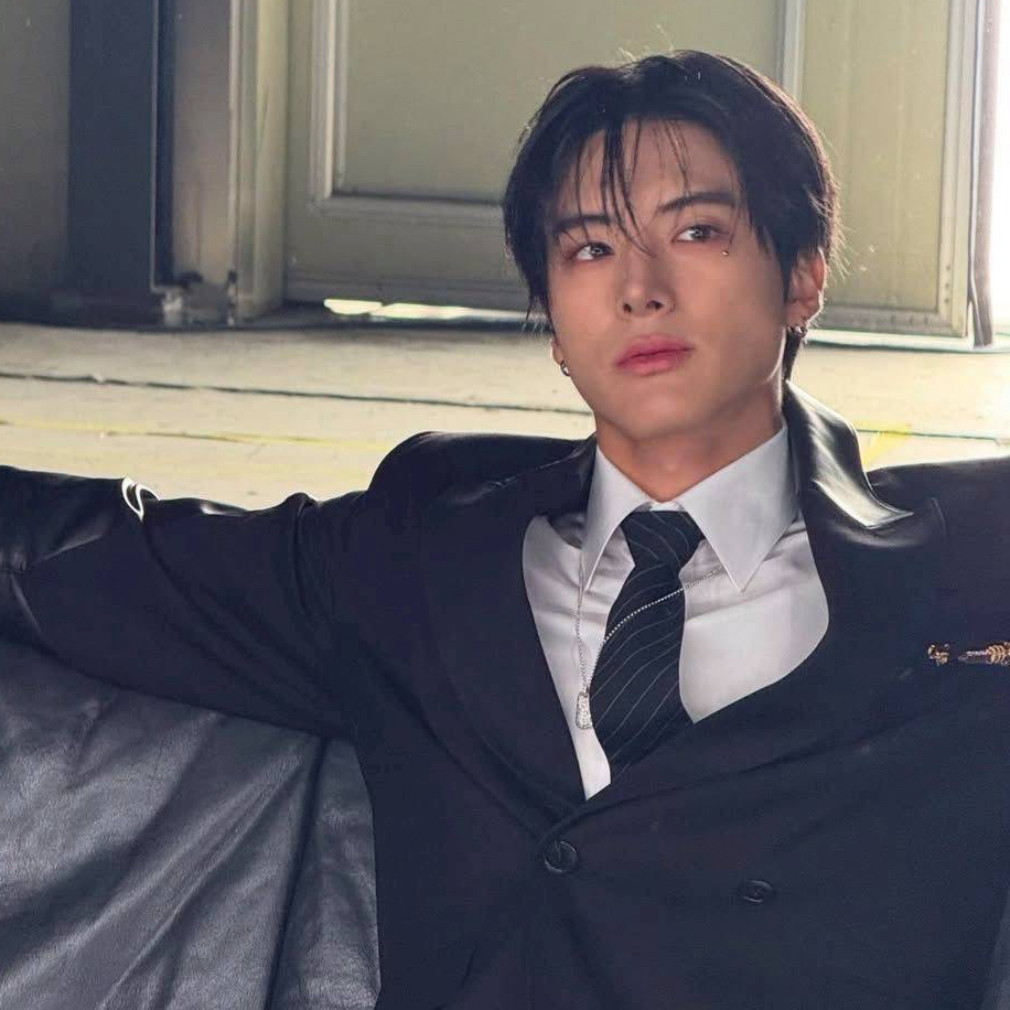 Behind-the-scenes cut of Eric (THE BOYZ)
