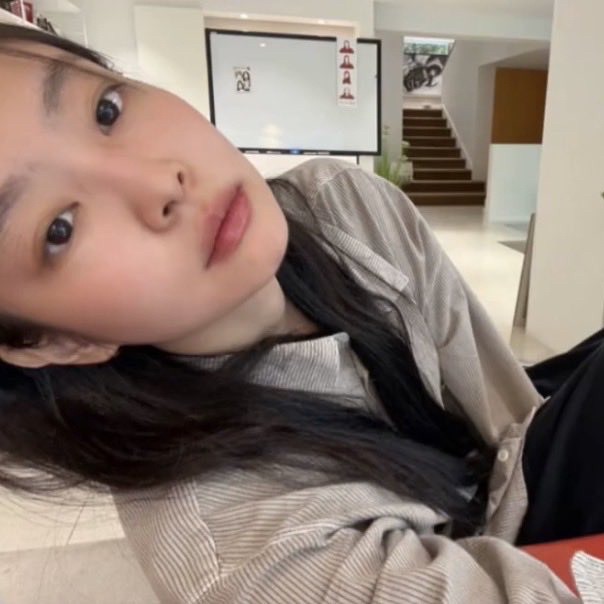 제니 (BLACKPINK)의 비하인드 컷