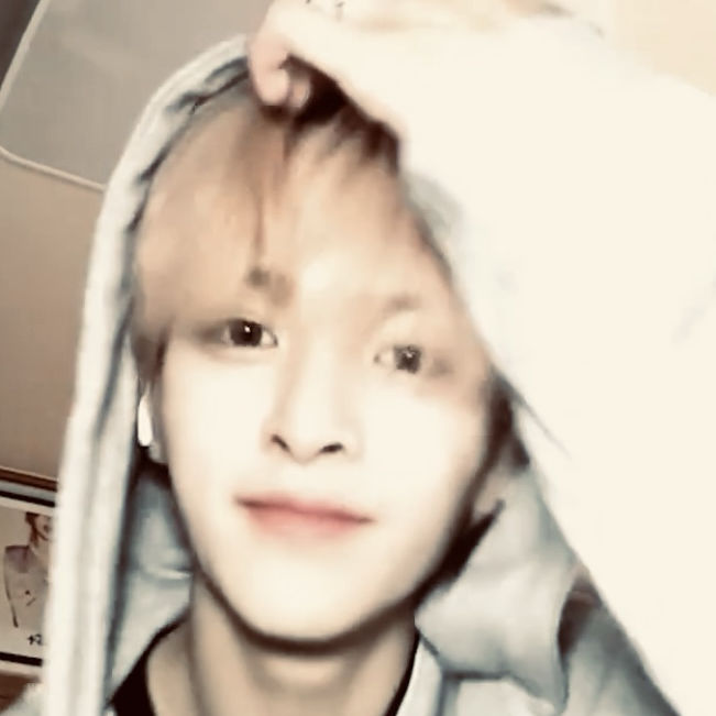 A moment captured by Laurence (n.SSign)'s fan