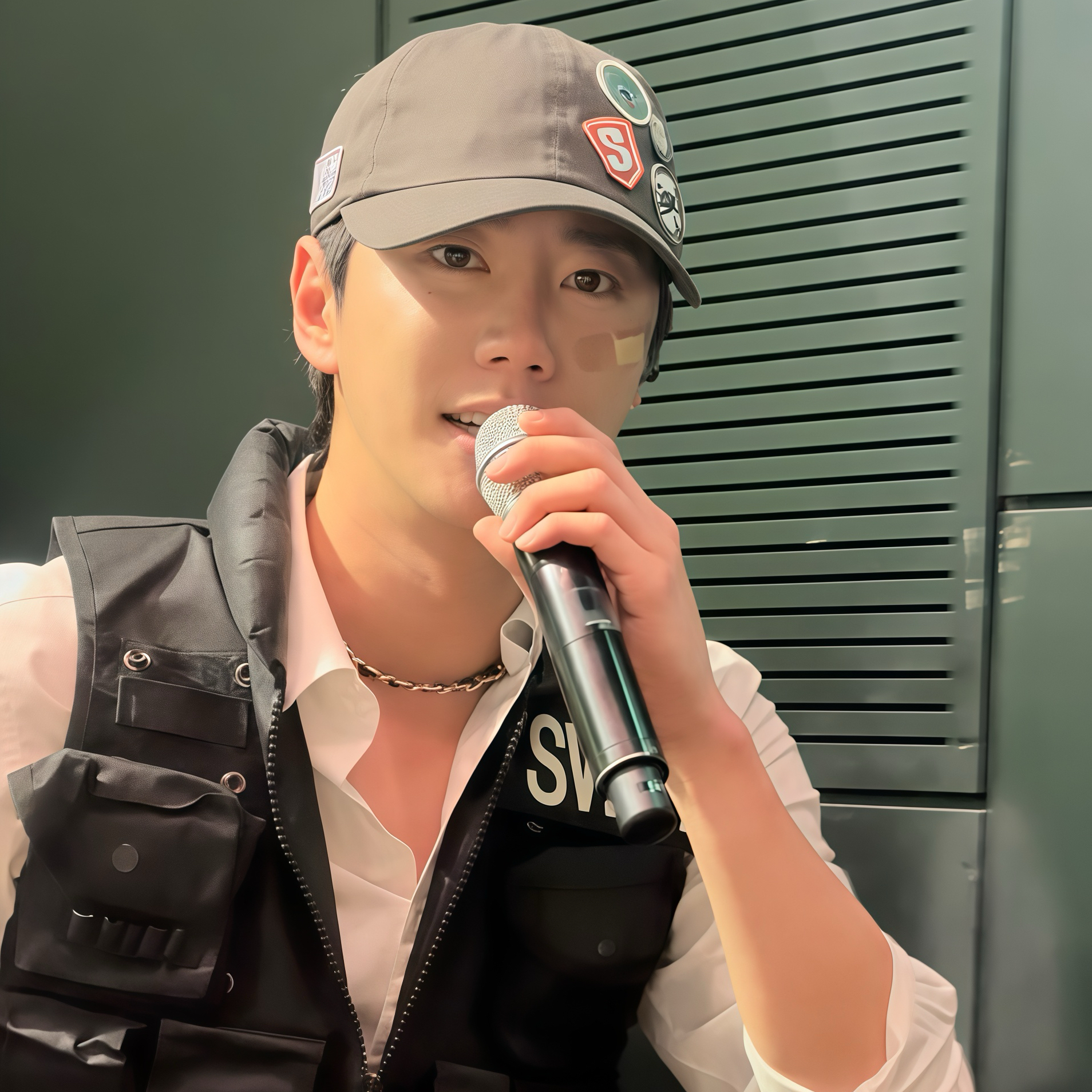 Behind-the-scenes cut of Lee Junyoung