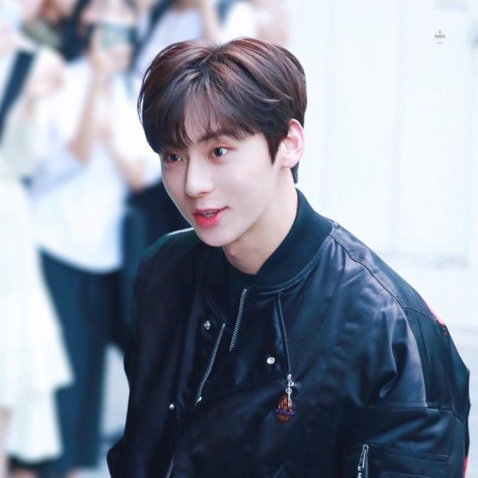 Behind-the-scenes cut of Hwang Minhyun