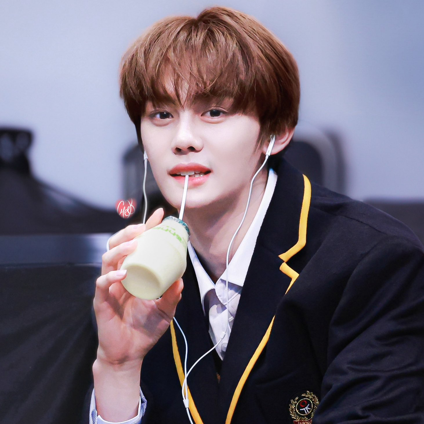 A moment captured by Kim Gyuvin (ZEROBASEONE)'s fan
