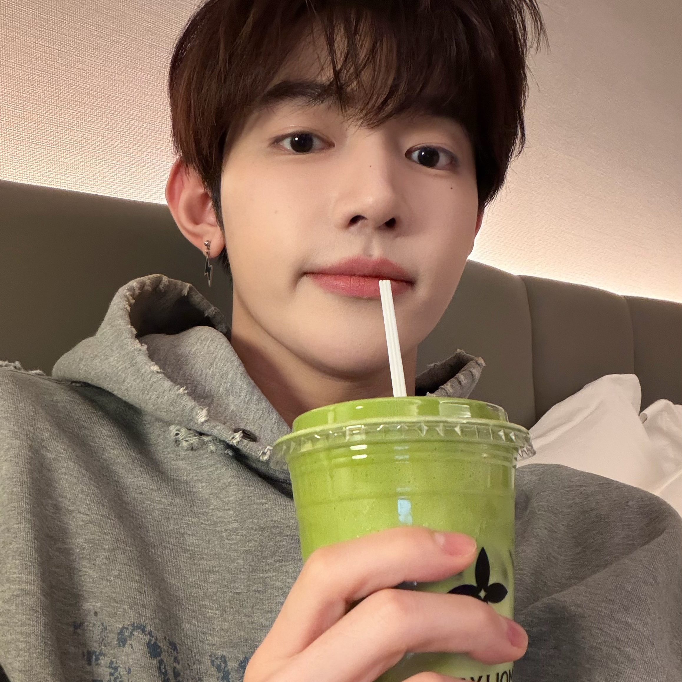 Behind-the-scenes cut of Zhang Hao (ZEROBASEONE)