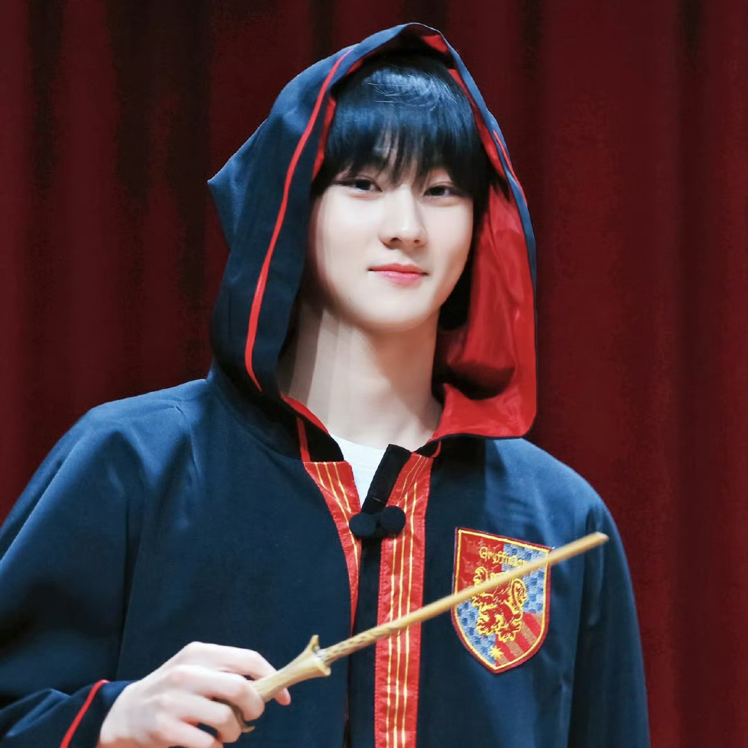 Latest photo of Jungwon (ENHYPEN)