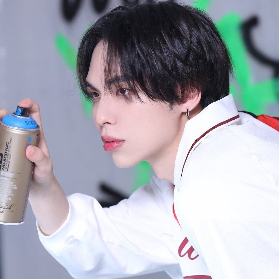 A moment captured by BX (CIX)'s fan