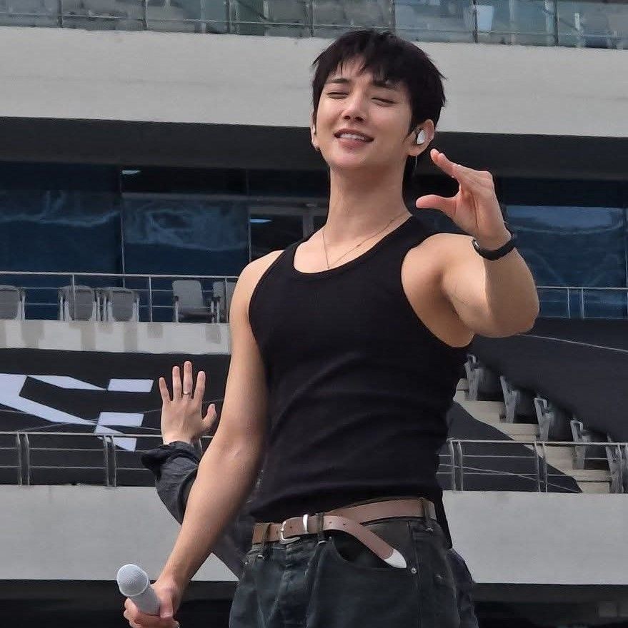 Behind-the-scenes cut of SEVENTEEN