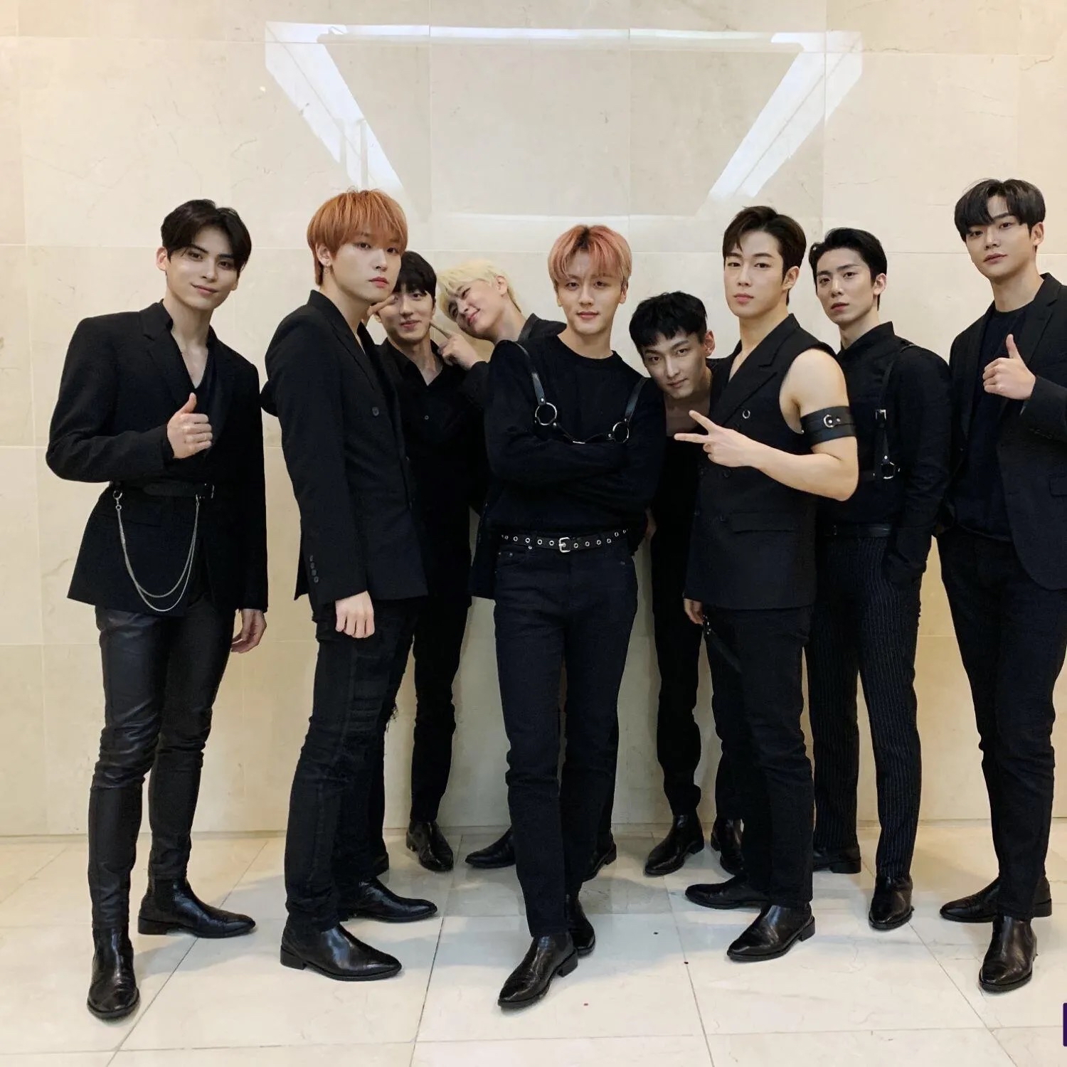 SF9の舞台裏ショット